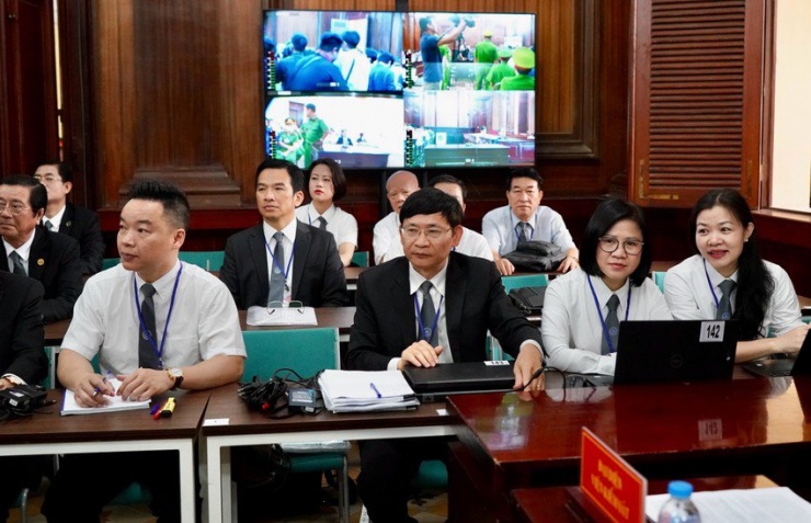 Các luật sư tại phiên tòa xét xử Trương Mỹ Lan và 85 bị cáo khác trong vụ án xảy ra tại Tập đoàn Vạn Thịnh Phát, Ngân hàng TMCP Sài Gòn (SCB) và các tổ chức có liên quan. Ảnh: HOÀNG GIANG