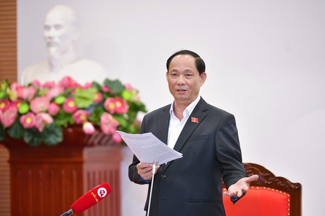 Phó Chủ tịch Quốc hội Trần Quang Phương phát biểu tại phiên họp.
