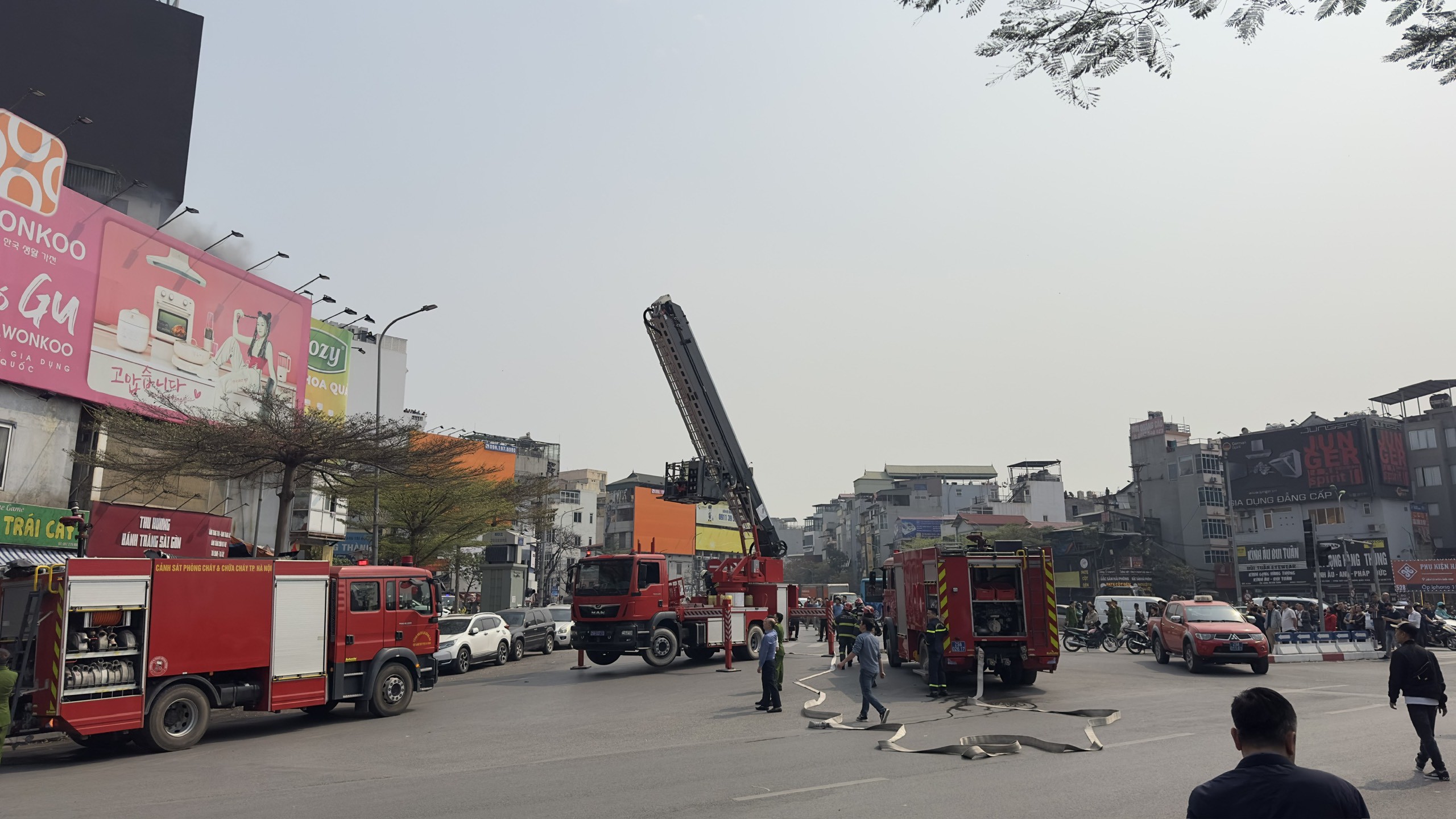 Hà Nội: Cháy lớn trên phố Ô Chợ Dừa - 10