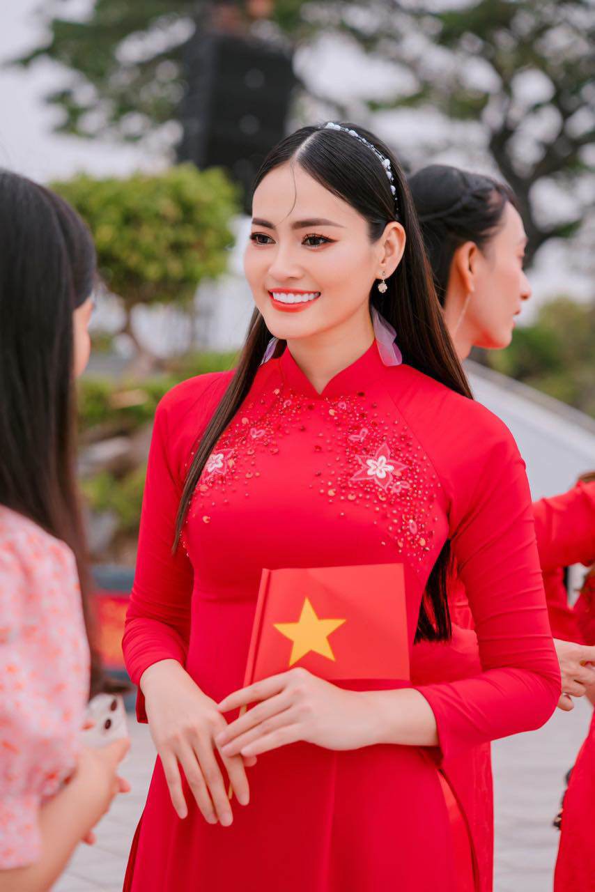 Mrs World Vietnam 2022 chia sẻ cách giữ số đo 90 - 65 - 97(cm) dù bận rộn - 5
