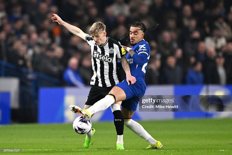 Chelsea (áo xanh) có một trận đấu ấn tượng trước Newcastle