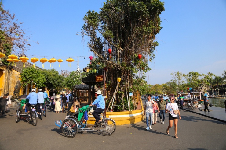 Du khách mê mẩn check-in Hội An lúc ráng chiều - 14