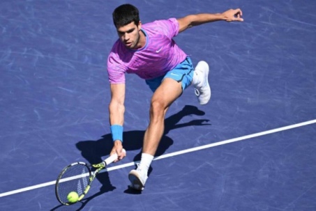 Alcaraz cân bằng thành tích Djokovic, Sinner lập kỷ lục ở Indian Wells