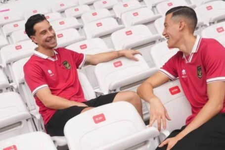 “Làm sao đá với tuyển Việt Nam đây?!”