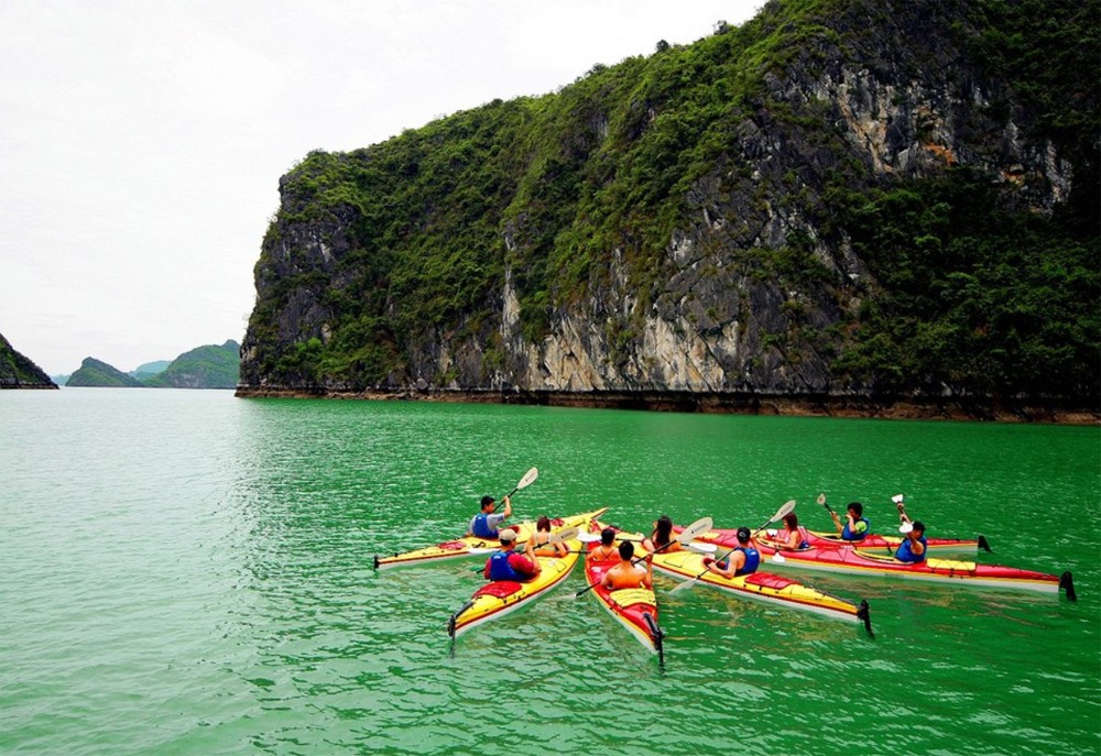 Chèo Kayak giữa không gian biển mênh mông