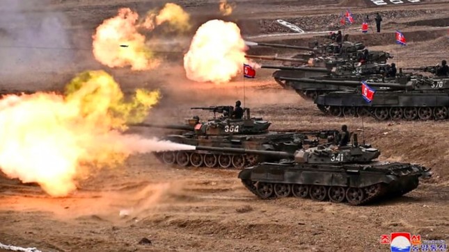 Dàn xe tăng Triều Tiên phô diễn sức mạnh chiến đấu. (Ảnh: KCNA)