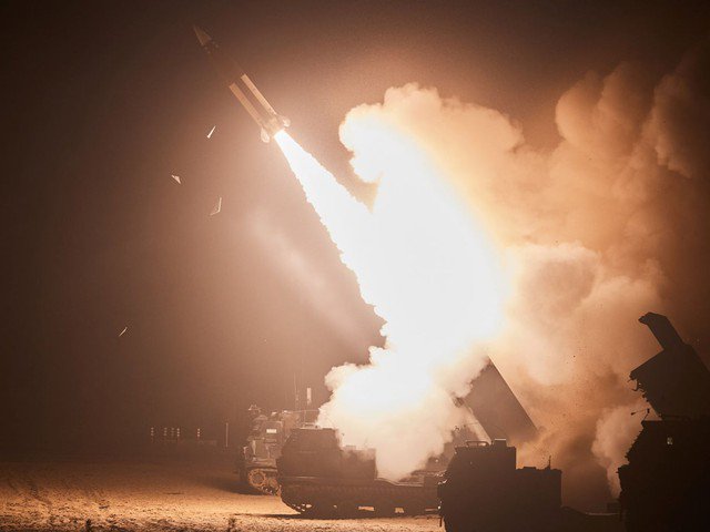 Mỹ đang lên kế hoạch viện trợ bổ sung cho Ukraine một số Hệ thống Tên lửa Chiến thuật Lục quân (ATACMS). Ảnh: Reuters