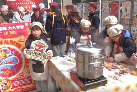 Choáng với bài tập về nhà của học sinh Trung Quốc: Học tiểu học phải nấu được 24 món ăn