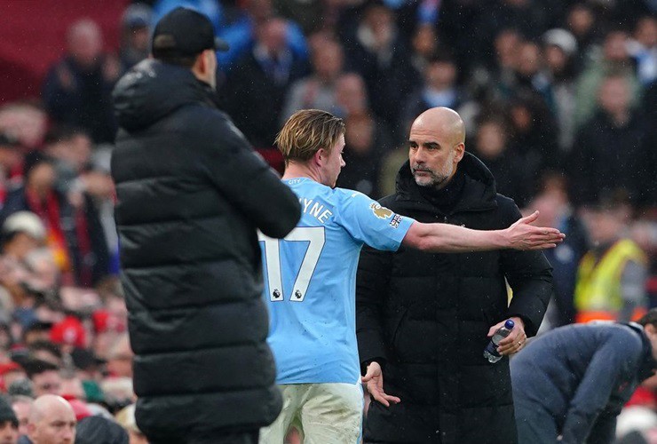 De Bruyne không hài lòng khi bị thay ra trong trận đấu giữa Liverpool và Man City