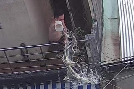 Chính quyền vào cuộc vụ người đàn ông "quấy rối" trong con hẻm ở quận Tân Bình