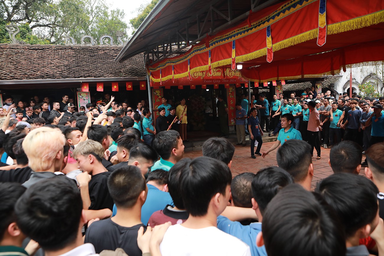 Hội làng Sơn Đồng (huyện Hoài Đức, Hà Nội) được tổ chức vào 15/3 (tức mùng 6/2 Âm lịch) đã thu hút hàng trăm người tham dự.