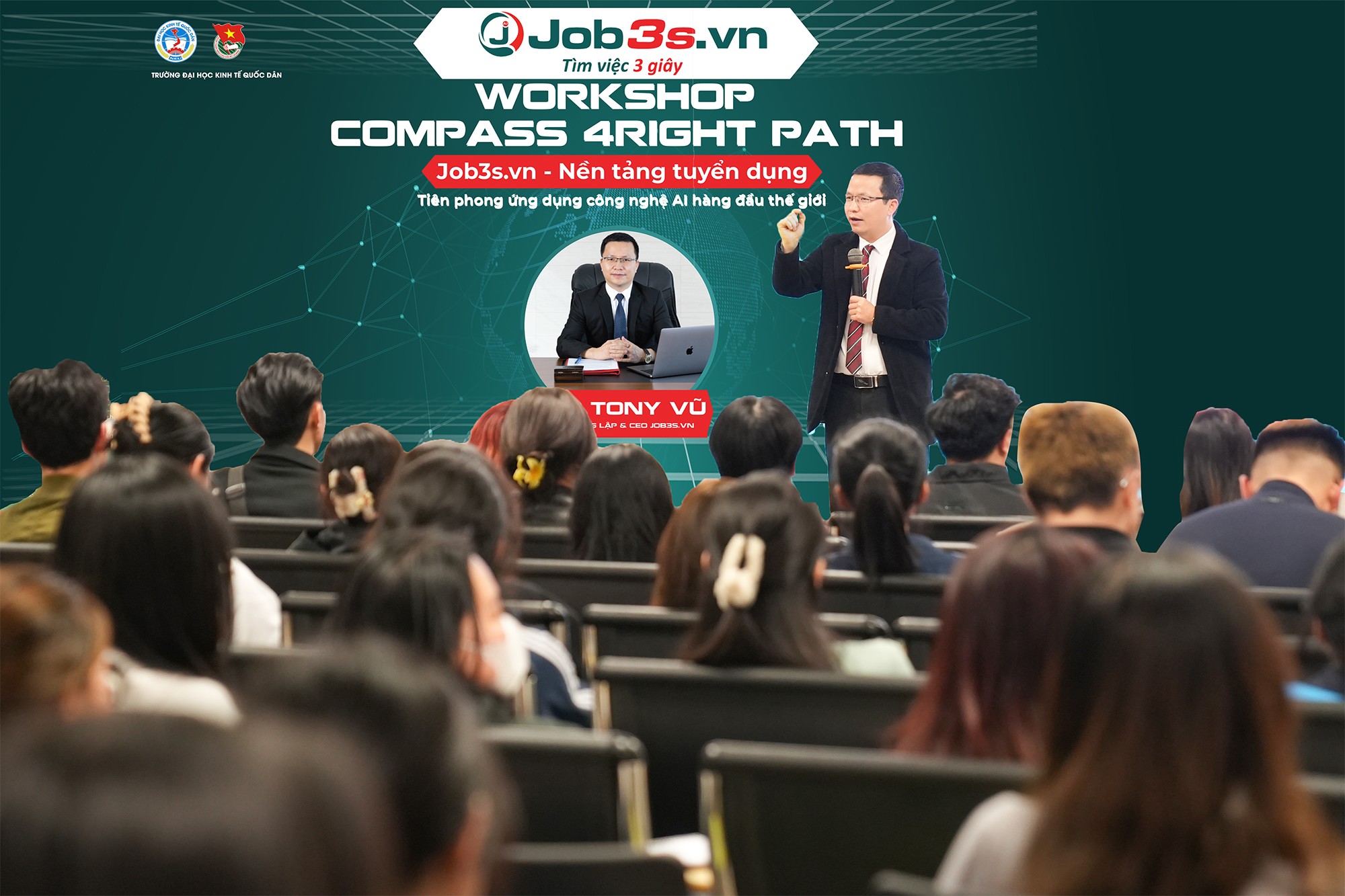 CEO Tony Vũ của Job3s.vn chia sẻ về cách viết CV cùng kỹ năng phản biện trong tìm kiếm và ứng tuyển việc làm tại workshop