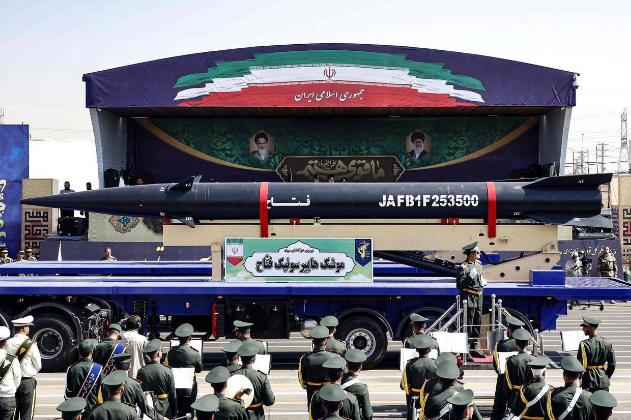 Tên lửa đạn đạo siêu vượt âm Fattah được Iran công bố vào năm 2023.