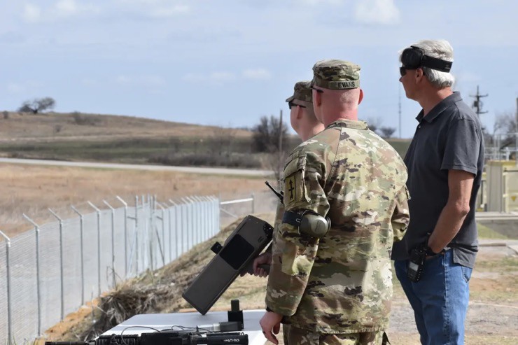 Binh sĩ Mỹ được huấn luyện cách cảnh giác và nhận diện UAV từ xa.