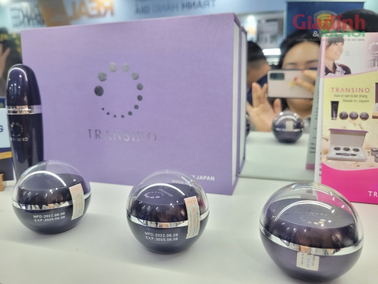 Cận cảnh mỹ phẩm nhái thương hiệu Transino có mày đen đang có mặt trên thị trường Việt Nam và được phân phối trong các cơ sở làm đẹp, spa, thẩm mỹ...