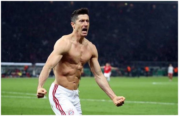 Robert Lewandowski sở hữu cơ bắp săn chắc và vạm vỡ làm nhiều người kinh ngạc.
