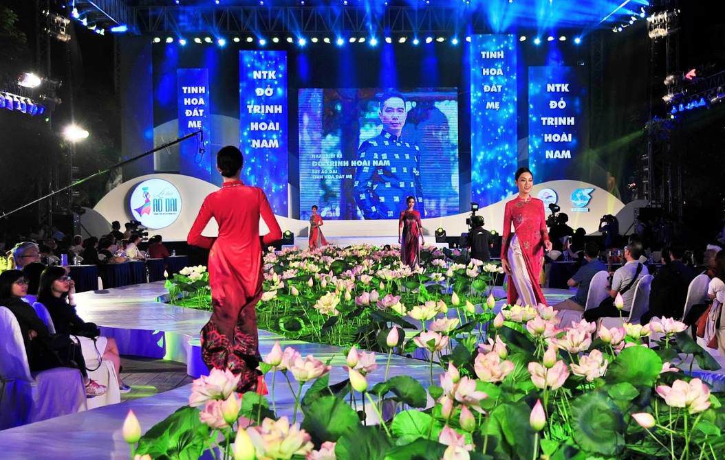 Loạt áo dài đi cùng năm tháng đã trình diễn ở Lễ hội áo dài của NTK Đỗ Trịnh Hoài Nam - 3
