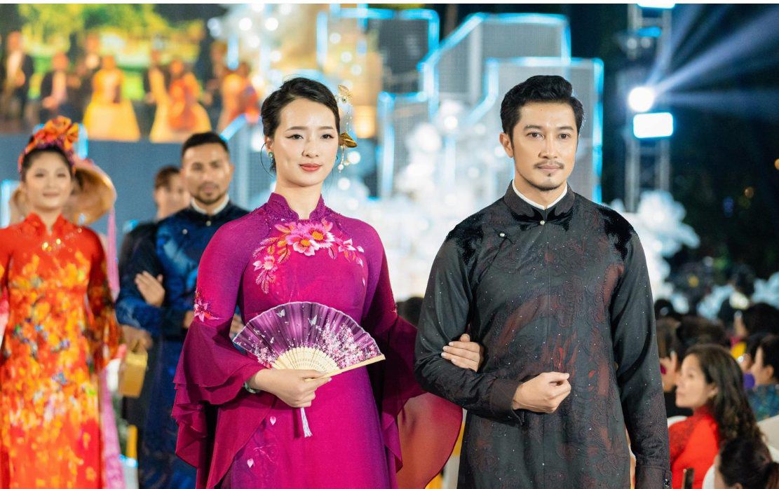 Loạt áo dài đi cùng năm tháng đã trình diễn ở Lễ hội áo dài của NTK Đỗ Trịnh Hoài Nam - 2