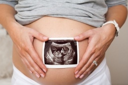 Quan hệ với hai người, làm sao biết thai nhi con ai?