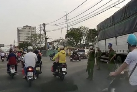 2 cụ bà tử vong trong vụ tai nạn giao thông nghiêm trọng ở huyện Bình Chánh