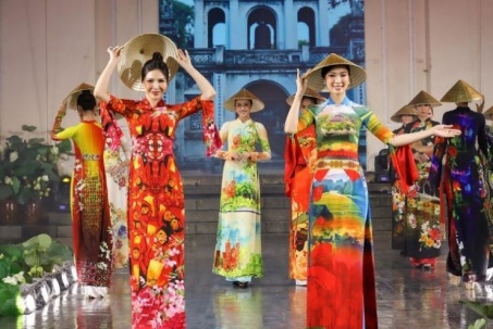 Loạt áo dài đi cùng năm tháng đã trình diễn ở Lễ hội áo dài của NTK Đỗ Trịnh Hoài Nam