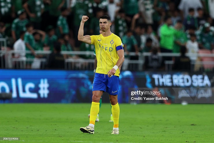 Ronaldo ghi bàn giúp Al Nassr thắng kình địch, ăn mừng cực "cháy" - 11