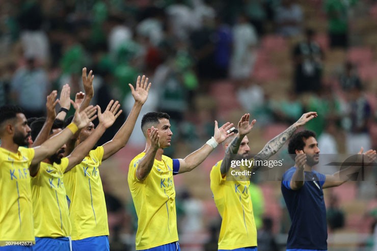 Ronaldo ghi bàn giúp Al Nassr thắng kình địch, ăn mừng cực "cháy" - 5