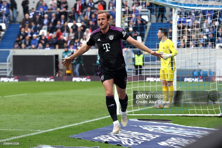 Kane lại ghi bàn cho Bayern Munich