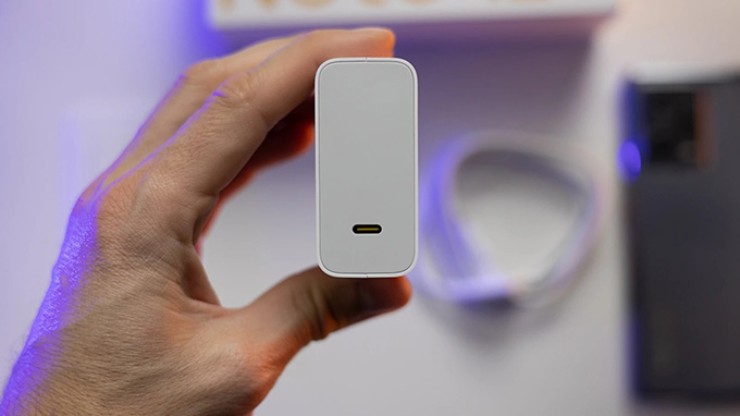 Redmi Note 12 Explorer có sạc cực nhanh 210W và pin 4.300 mAh, cho phép sạc đầy pin chỉ trong 9 phút.&nbsp;Nói cách khác, người dùng có thể sạc điện thoại di động của mình từ 1 đến 100% trong khi chuẩn bị ra khỏi nhà vào buổi sáng.
