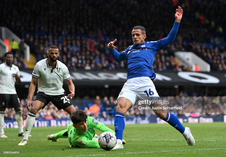 Ipswich Town (áo xanh)&nbsp;thắng đậm&nbsp;Sheffield Wednesday