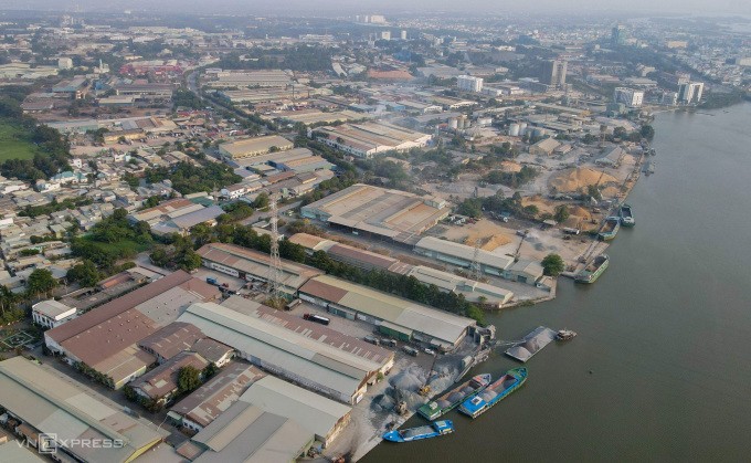 Khu công nghiệp Biên Hoà 1 nằm cạnh sông Đồng Nai. Ảnh: Phước Tuấn