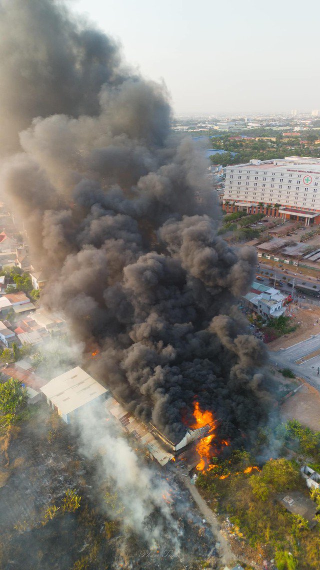 Vụ cháy cháy rụi nhiều tài sản bên trong công ty