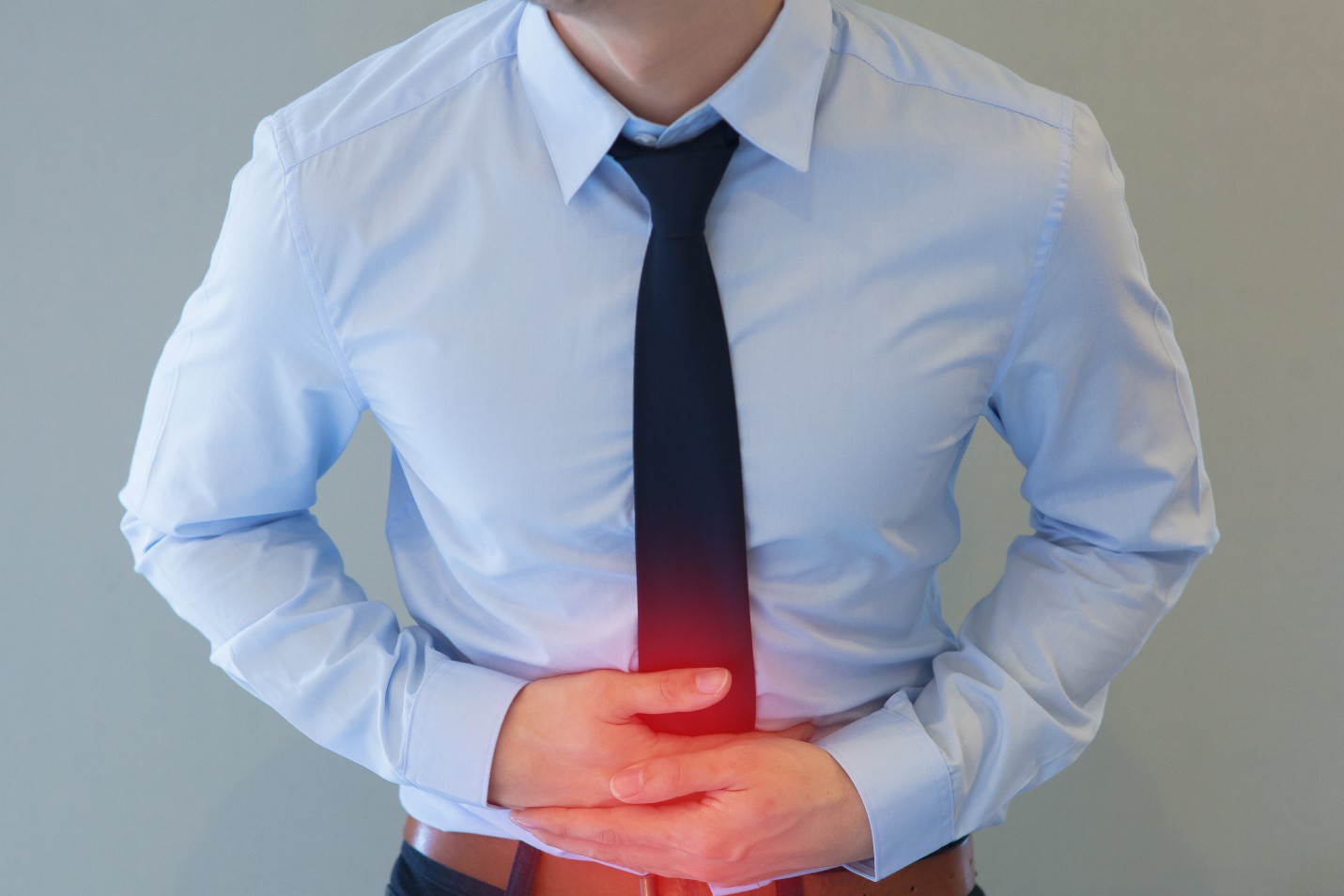 Cẩn thận với kiểu đau bụng này, có thể đó là dấu hiệu của viêm loét đại tràng - 1