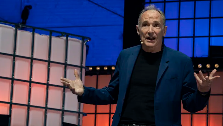 Tim Berners-Lee&nbsp;là người đã phát minh ra&nbsp;World Wide Web.