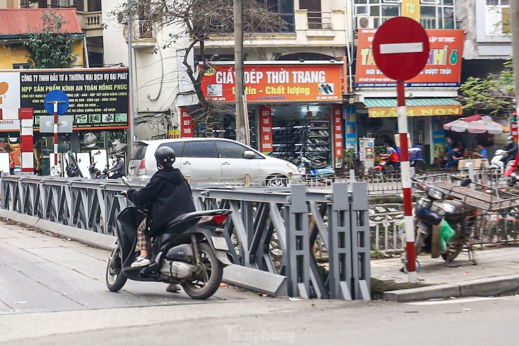 Điều chỉnh giao thông phố Kim Ngưu, hàng loạt phương tiện đi ngược chiều bất chấp biển cấm - 3