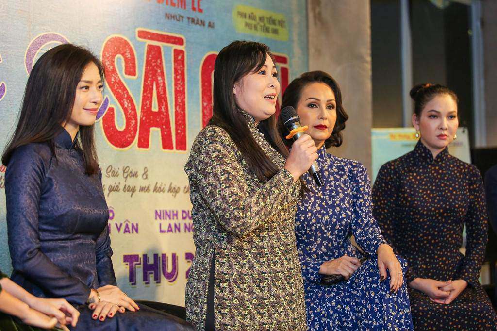 Nghệ sĩ Hồng Vân khoe thành tích giảm 17kg, mặc áo dài đẹp như nữ sinh - 4