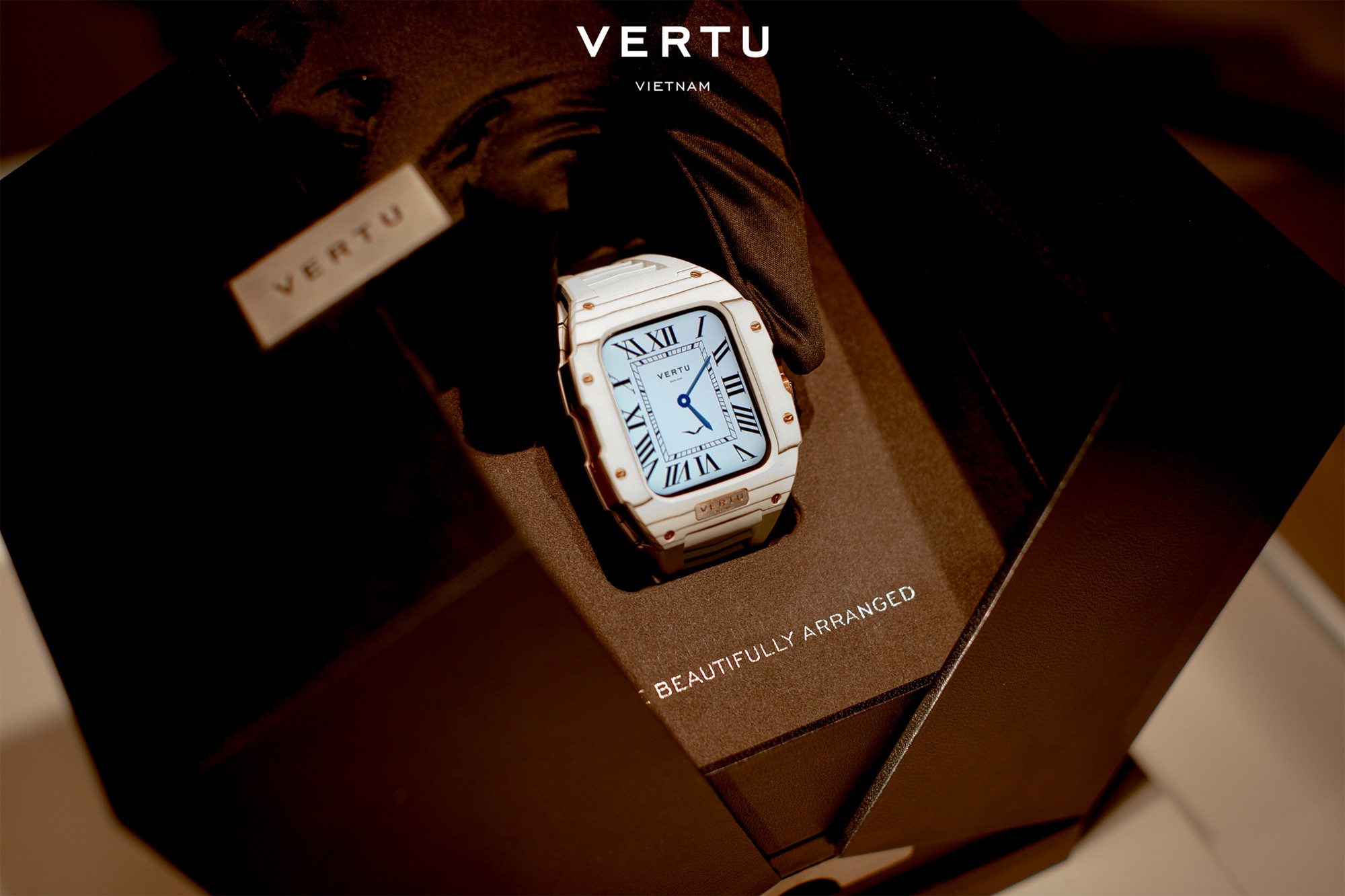 Vertu Watch với vẻ đẹp hoàn hảo của một món phụ kiện trang sức xa xỉ và đẳng cấp.