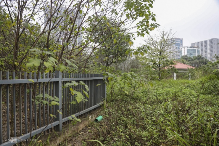 Công viên bỏ hoang giữa khu dân cư đông đúc ở Hà Nội - 8