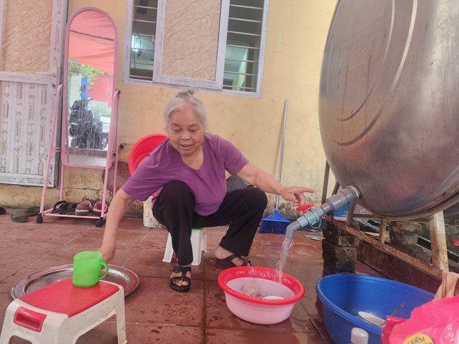 Gia đình bà Nguyễn Thị Quy di tản và ở nhờ nhà văn hóa từ ngày 8/3.