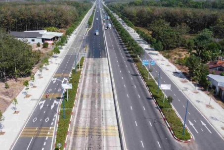 Tỉnh ở Việt Nam có đường nghìn tỷ cực đẹp, có chỗ 10 làn xe, không kém cạnh cao tốc hiện đại