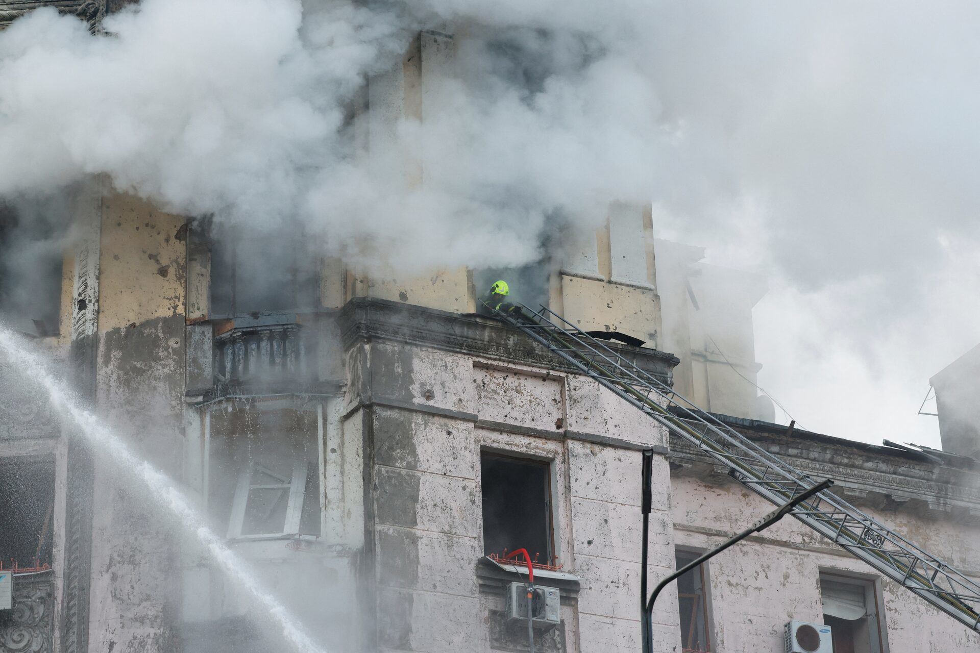 Một căn nhà ở Kiev bị hư hại sau cuộc tập kích bằng tên lửa tầm xa của Nga hôm 21/3.