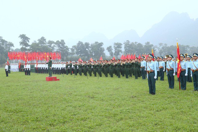 Tổng Tham mưu trưởng thị sát huấn luyện diễu binh, diễu hành kỷ niệm Chiến thắng Điện Biên Phủ - 6