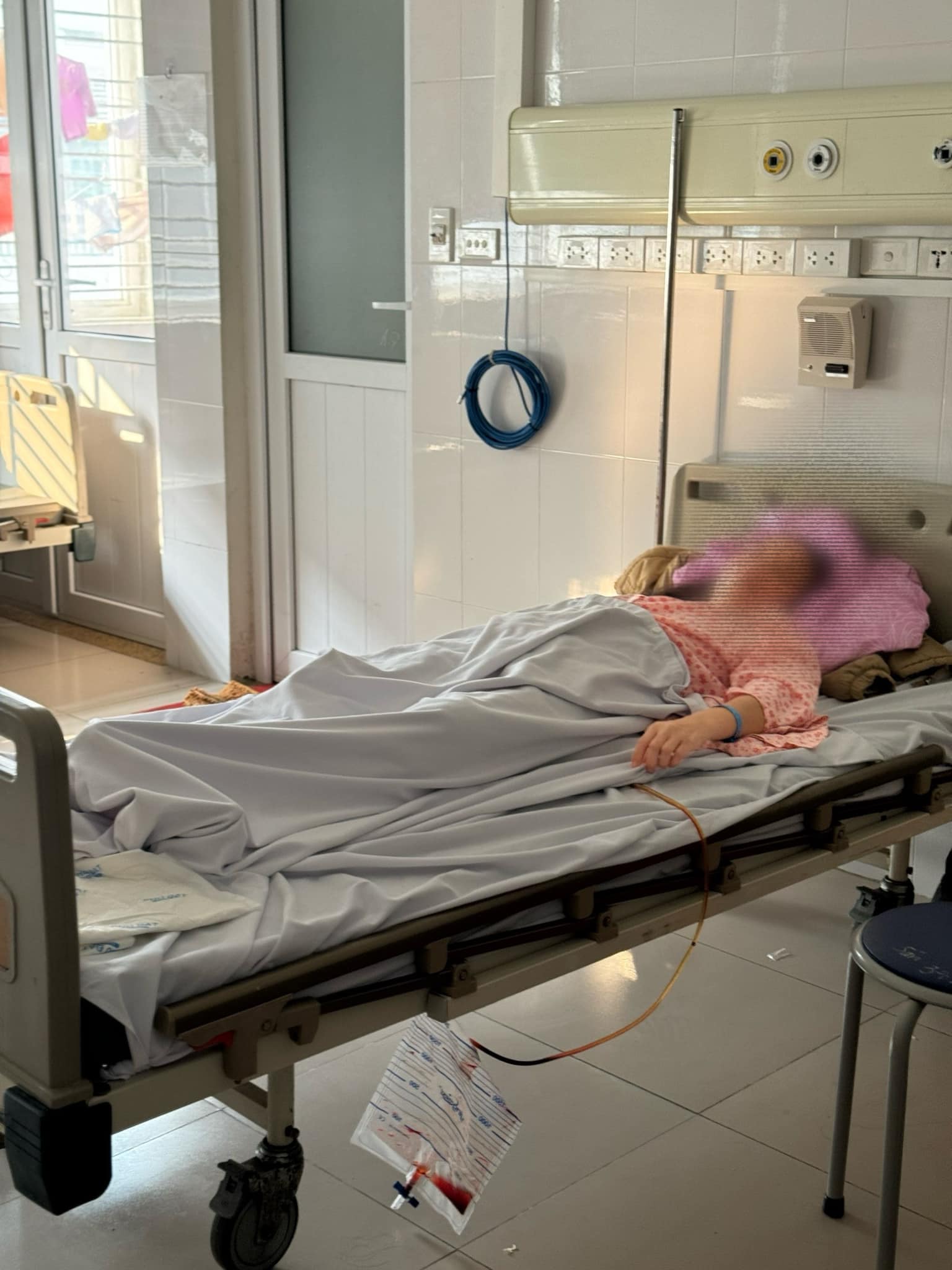 Bệnh nhân nhiễm giun điều trị tại bệnh viện. 