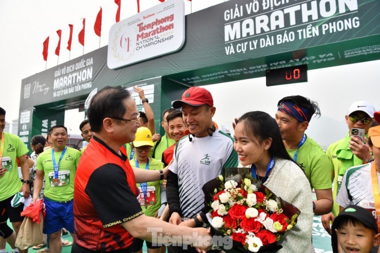 Tại Tiền Phong Marathon 2023, Trần Đại Vũ đã cầu hôn bạn gái Vũ Thị Lương, sau đó nhận lời chúc mừng từ nhà báo Lê Xuân Sơn, Tổng biên tập báo Tiền Phong .