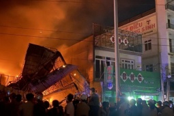 Cháy nhà sách 3 tầng ở Bình Phước