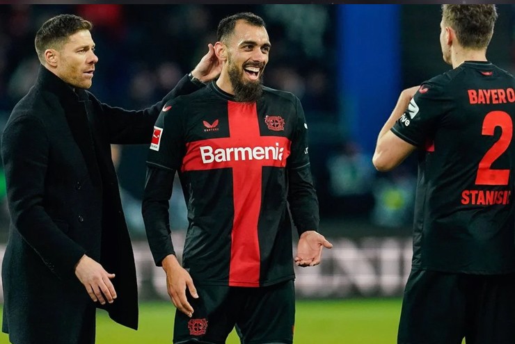 Leverkusen của HLV Alonso hiện dẫn đầu Bundesliga mùa giải hiện tại với 10 điểm nhiều hơn Bayern Munich