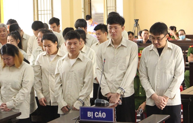 Các bị cáo tại phiên tòa sơ thẩm mở sáng 20/3. Ảnh: Đắc Thành