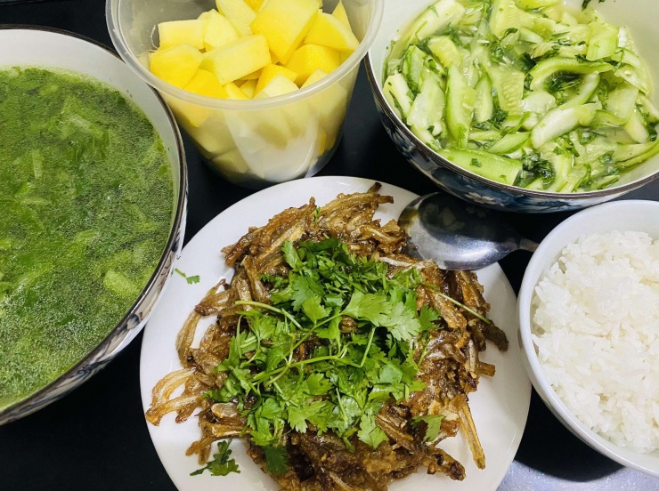 Hiện tại, Trang đang sống cùng với em gái. Vì là chị em cùng nhà và cũng rất hợp nhau về khoản ăn uống nên các món ăn cô nấu sẽ theo khẩu vị của hai chị em và việc thực hiện cũng nhanh chóng hơn. Nhưng mỗi bữa ăn luôn đảm bảo lúc nào cũng sẽ có rau xanh, món mặn và hoa quả tráng miệng.