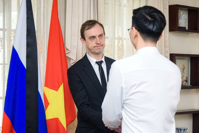 Phó Thủ tướng Trần Hồng Hà tới Đại sứ quán Nga tưởng nhớ nạn nhân vụ khủng bố - 16