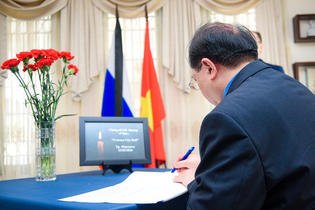 Phó Thủ tướng Trần Hồng Hà tới Đại sứ quán Nga tưởng nhớ nạn nhân vụ khủng bố - 12